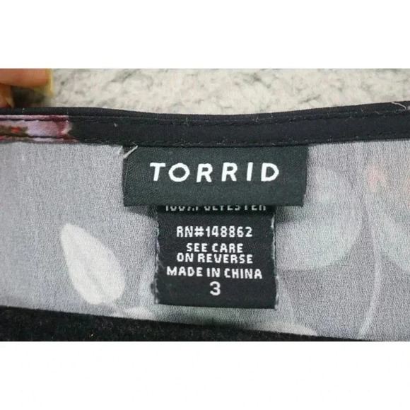 Torrid Short Flutter Sleeves Babydoll Top-Size 3X-Floral-Silky-Whimsigoth - Picture 3 of 6